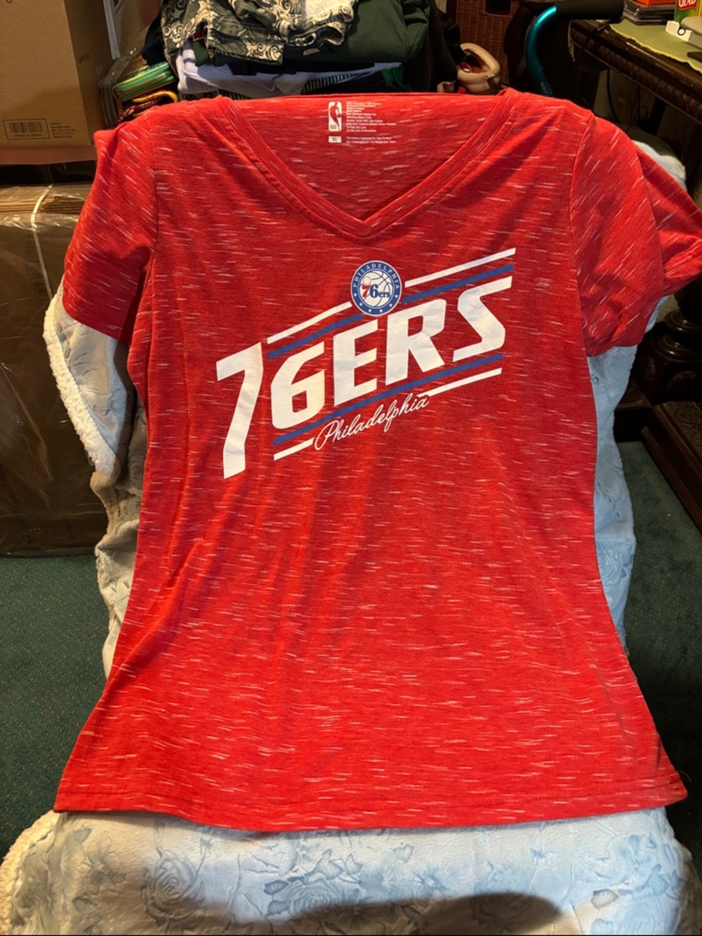 Philadelphia 76ers Womens Red V-Neck Tee sz XL